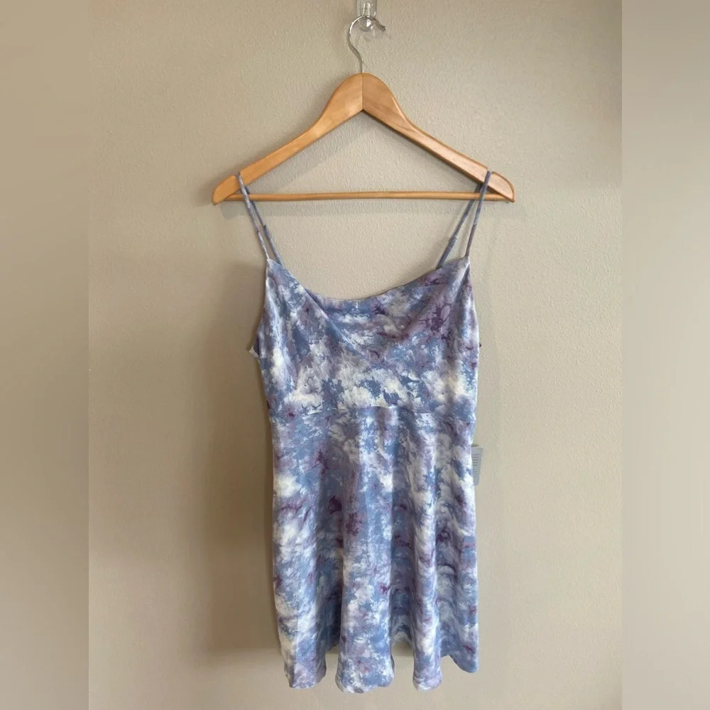 ASTR THE LABEL Purple Marble Spaghetti Strap Mini‎ Dress Large Scoop Neck NWT